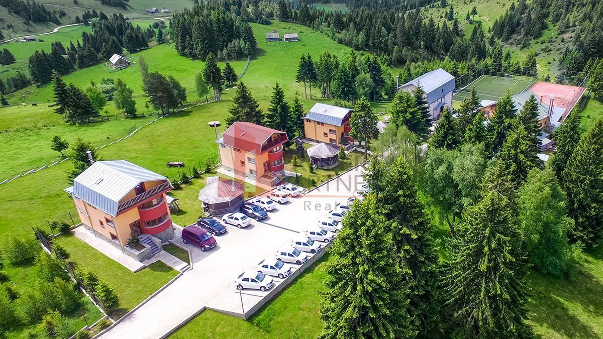 Resort 4 Stele de Vânzare | Fundata Brașov | 45.000mp | 43 Unități | - imaginea 2
