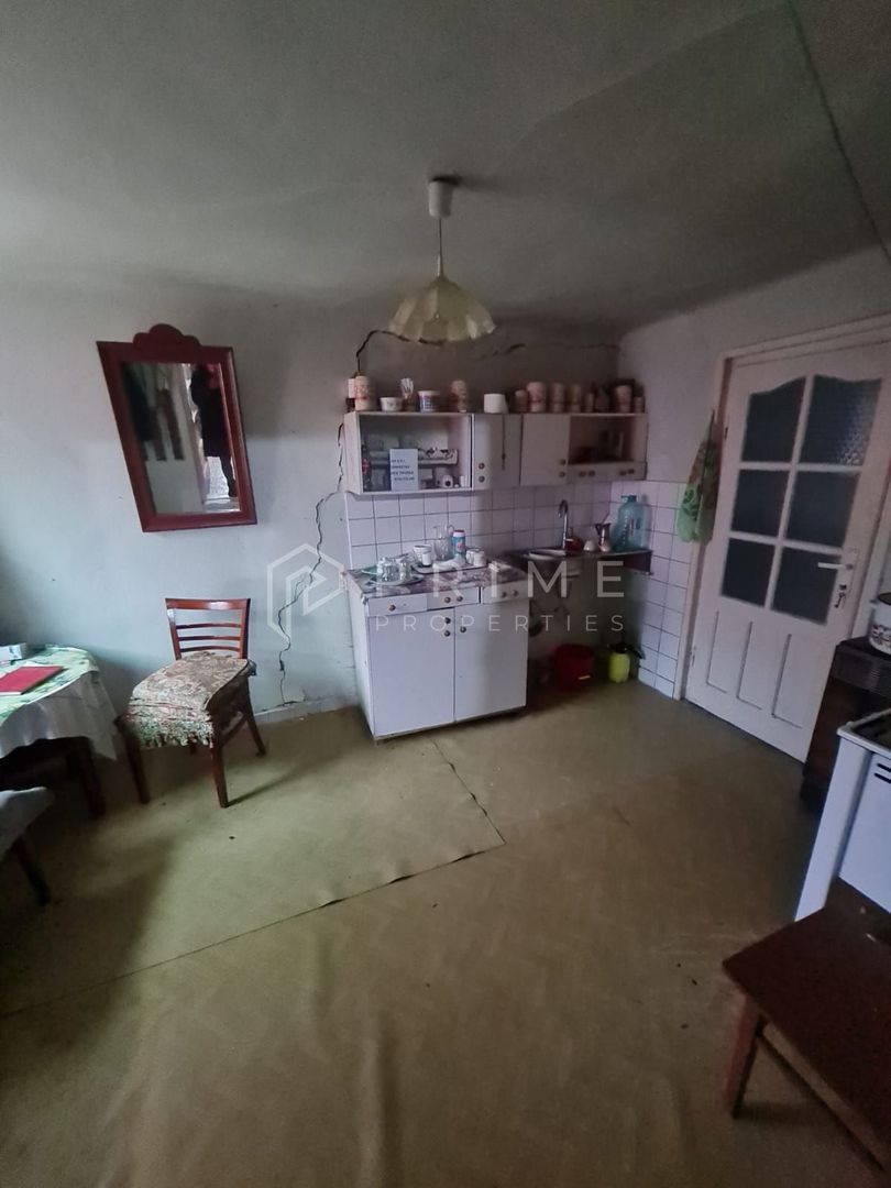 Casă cu teren de 1.000 m² – utilități complete, ideală pentru renovare - imaginea 3