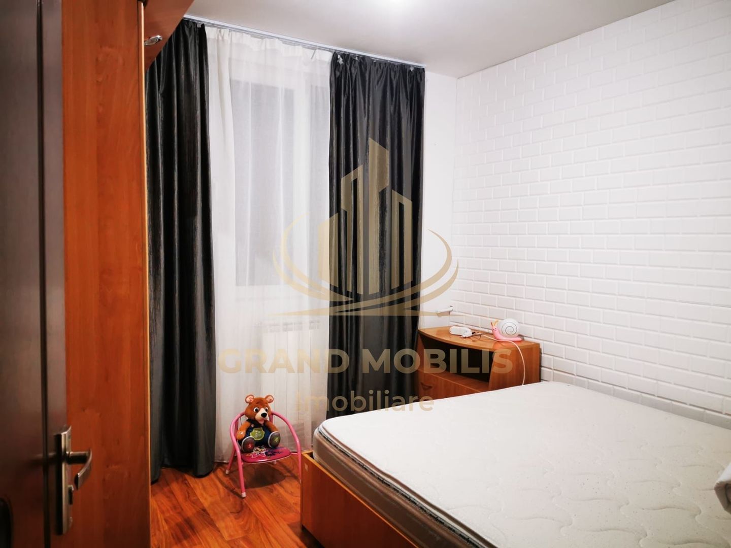 Apartament 3 camere 70 mp cu parcare - imaginea 3