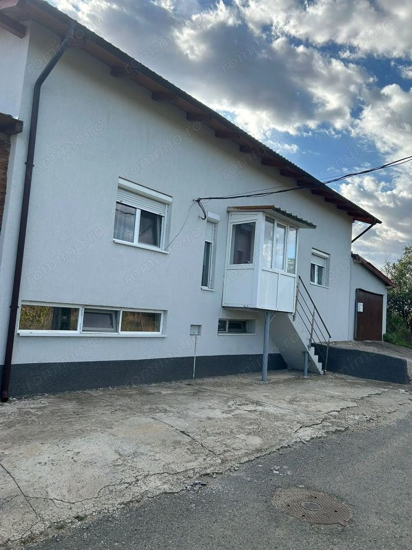 Casă de vânzare cu teren 920 mp