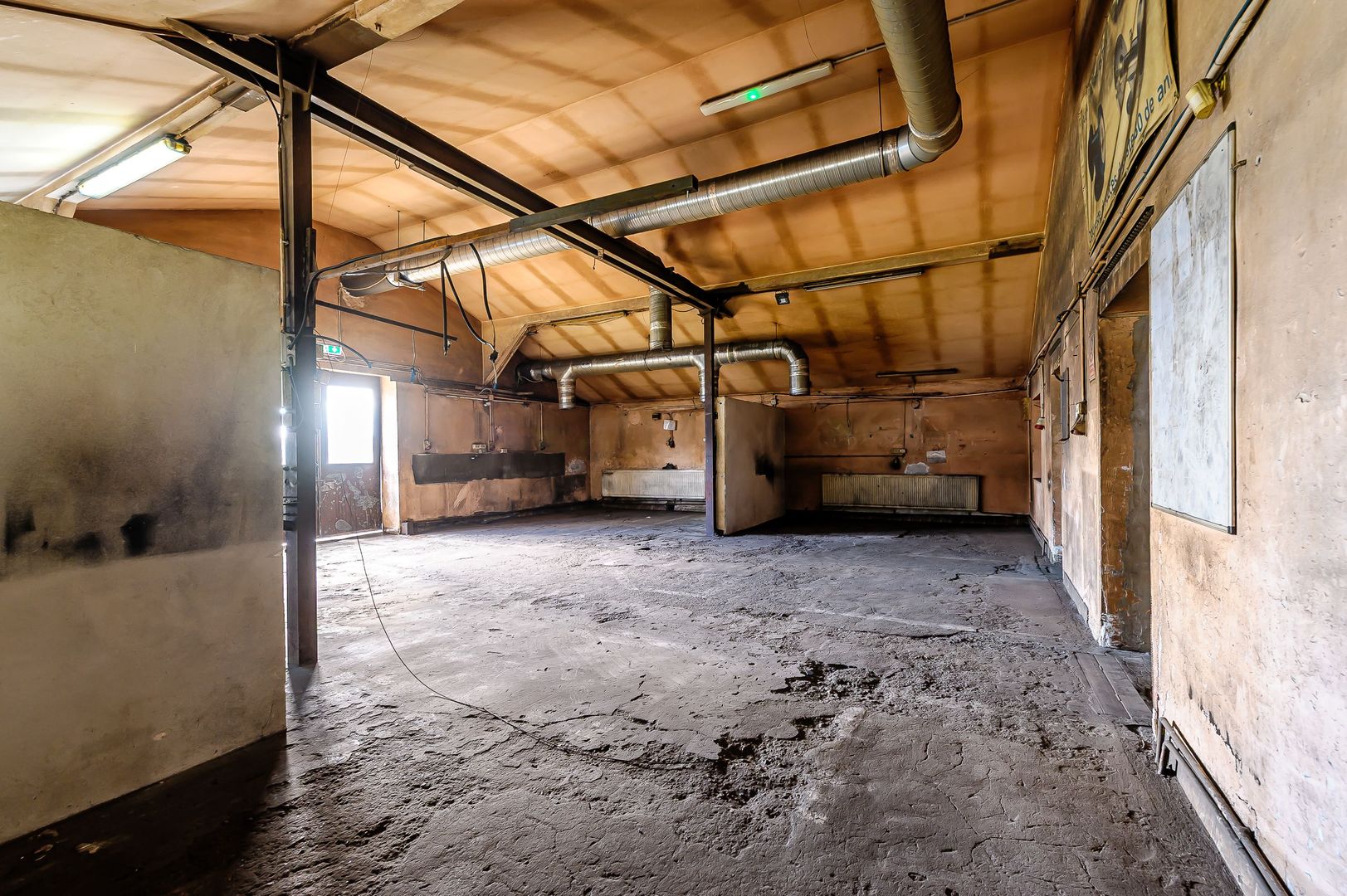 Imagine 10 - Hala industrială cu teren 10.495 mp – potențial supermarket, Lipova