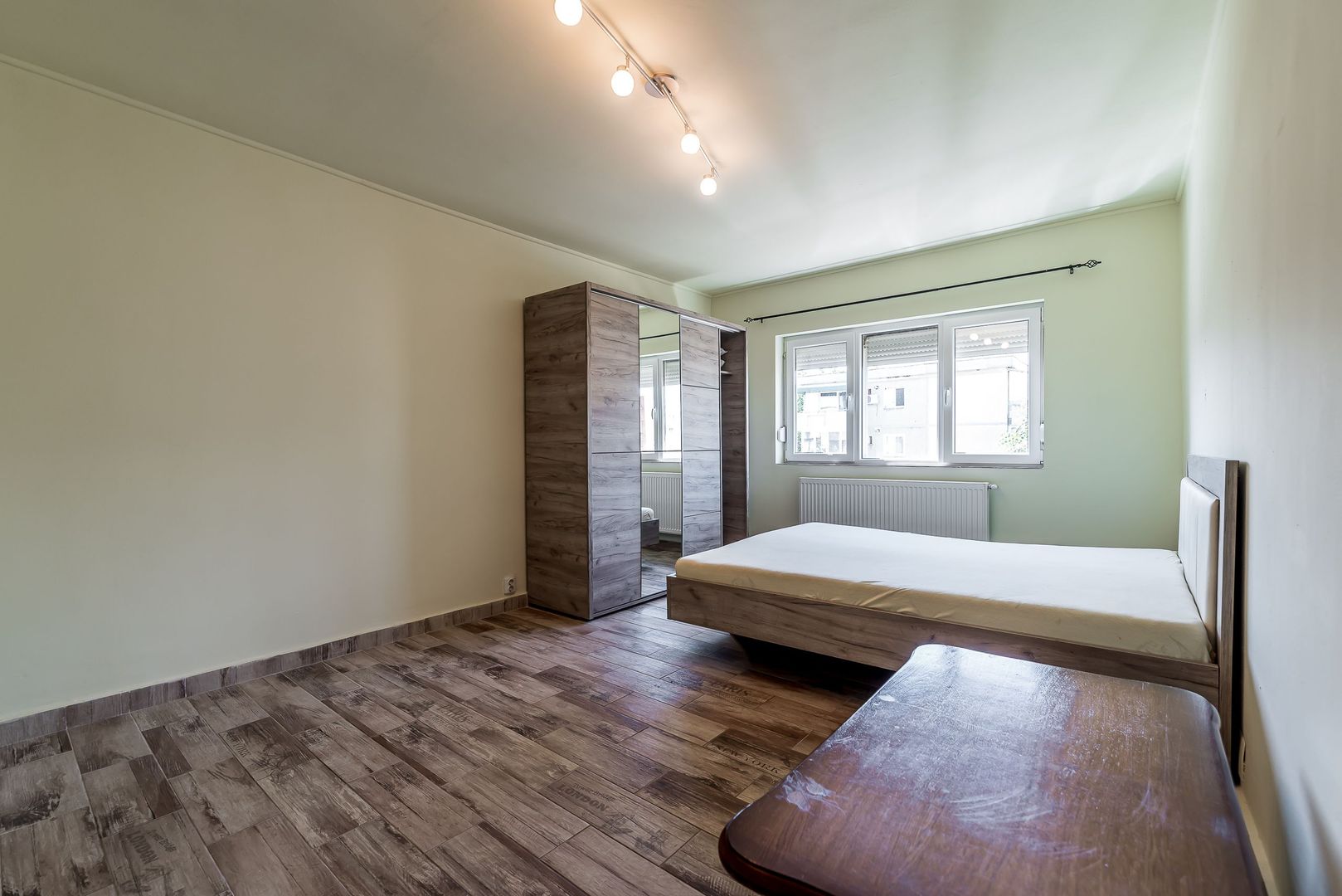 Imagine 6 - REZERVAT! Ap 2 camere, renovat, 2 balcoane. Cartier Alfa Arad