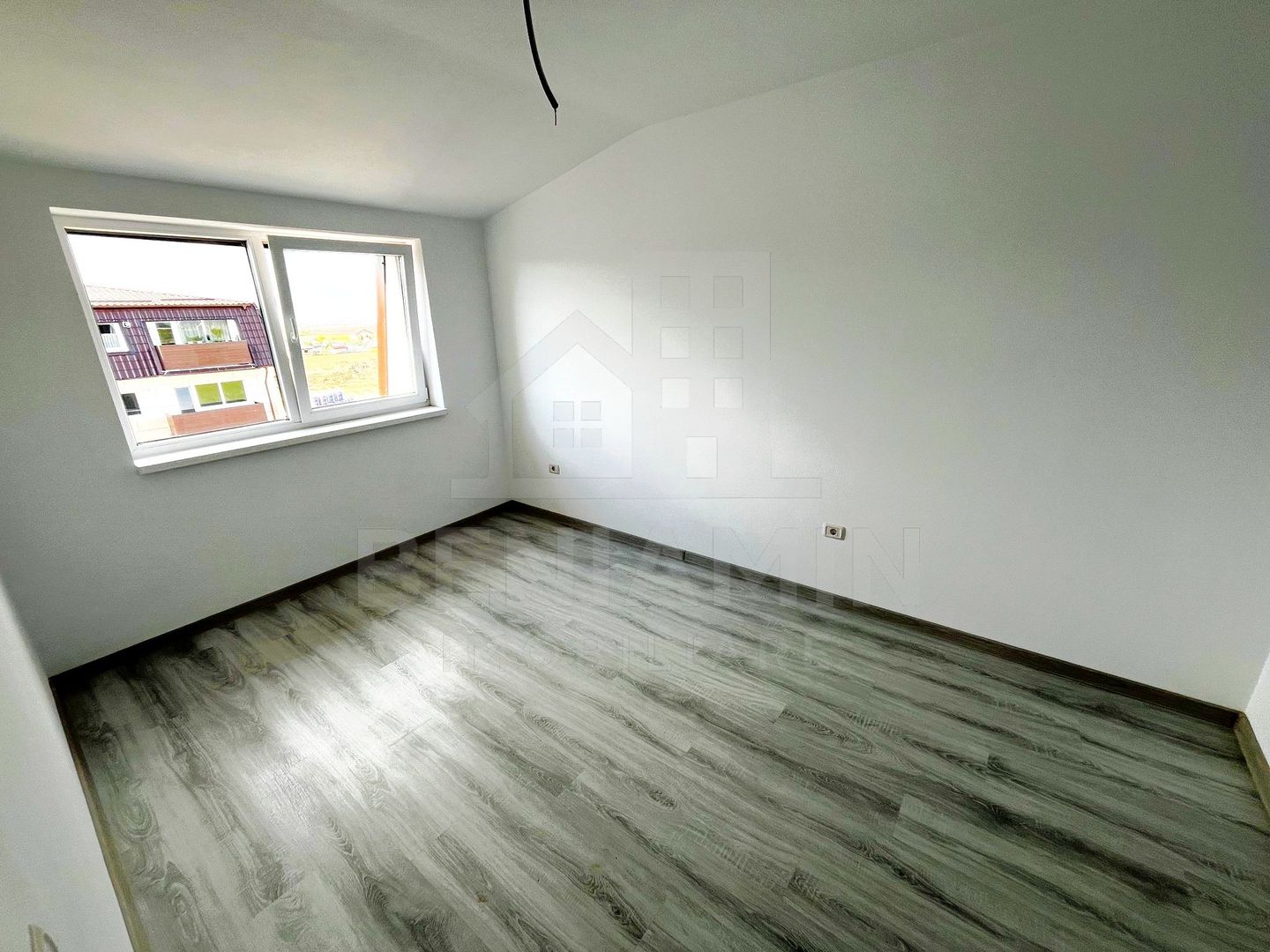 2 Camere-Bloc Nou- Loc De Parcare- Disponibil Imediat-Sanpetru-Brasov - imaginea 2