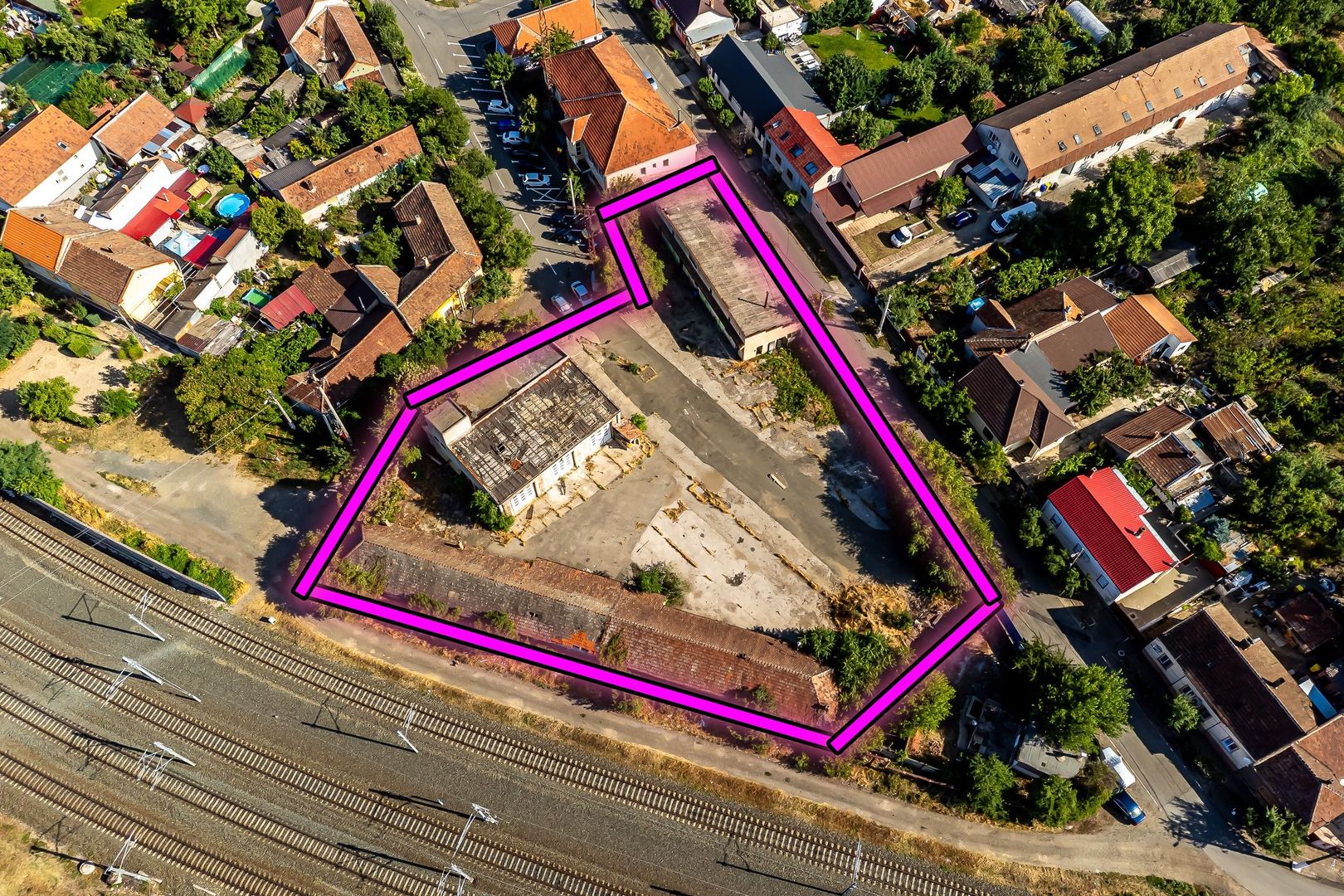 Spațiu comercial de 1280 mp, teren 3151 mp aproape de centrul Aradului