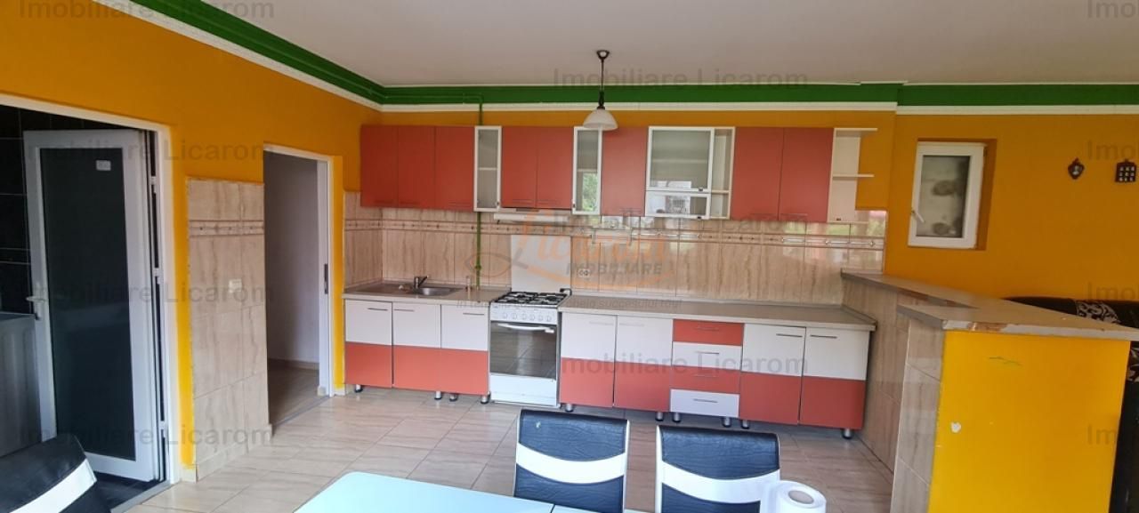Casa individuala cu 2 apartamente, 6 camere,teren 403 mp,ASTRA. - imaginea 7