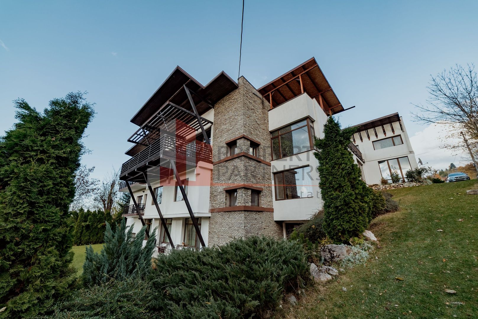 Pensiune  în Bran, sat Poarta – Afacere la cheie, locație premium
