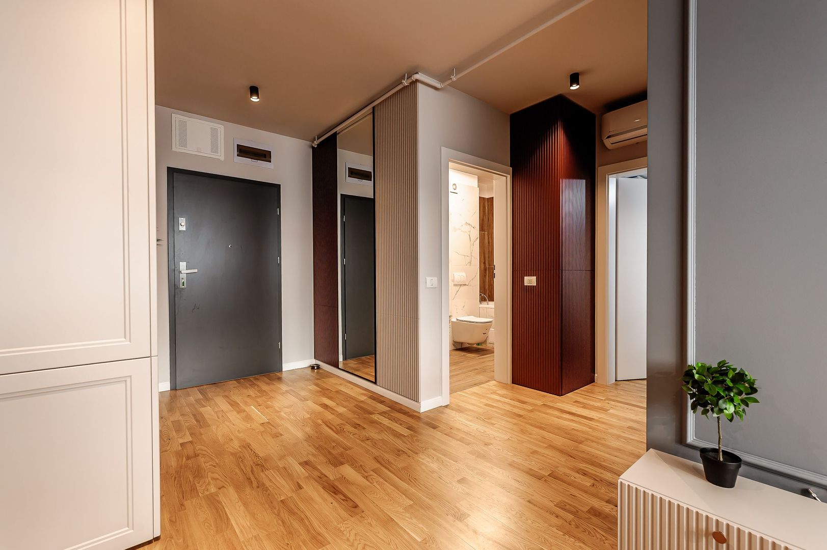 Imagine 2 - 3 camere finisat  la cheie  – 71 mp - XCity Towers
