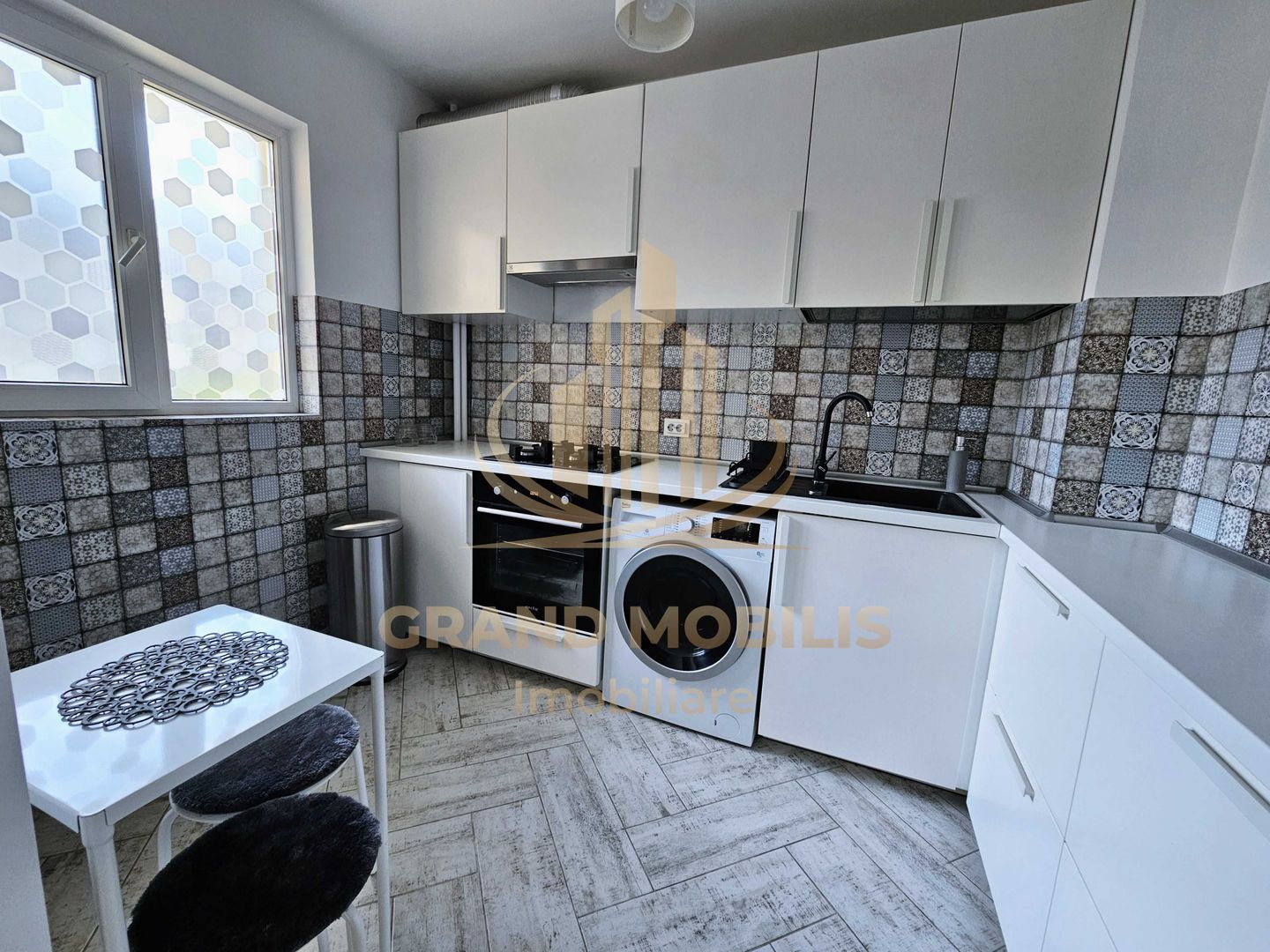 Apartament 3 camere, decomandat, Tineretului 2 balcoane - imaginea 6