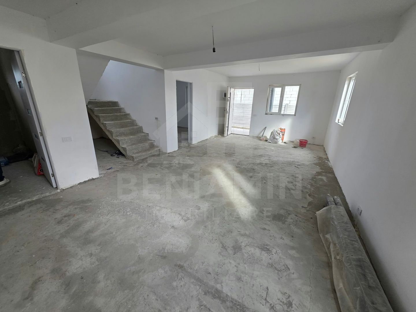De vanzare Casa / Vila moderna cu 5 camere in zona Metro 346mp - imaginea 2