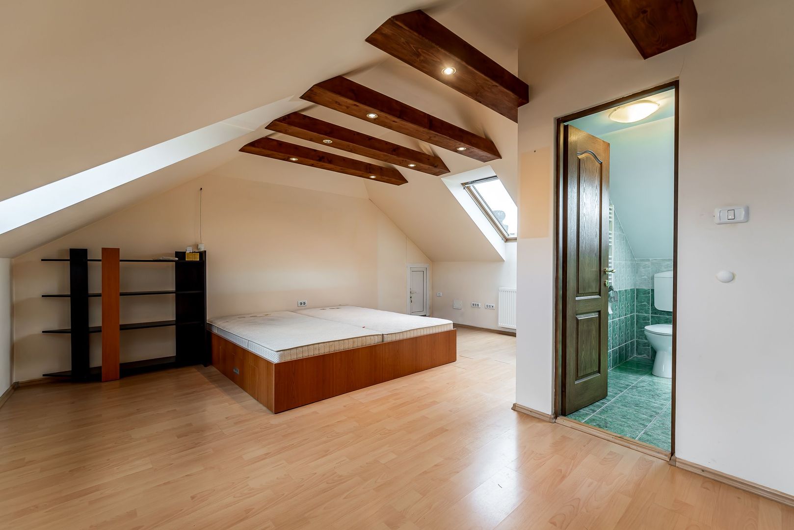 Imagine 6 - Casa 5 camere - Cartierul Functionarilor - Teren 421 mp - COMISION 0
