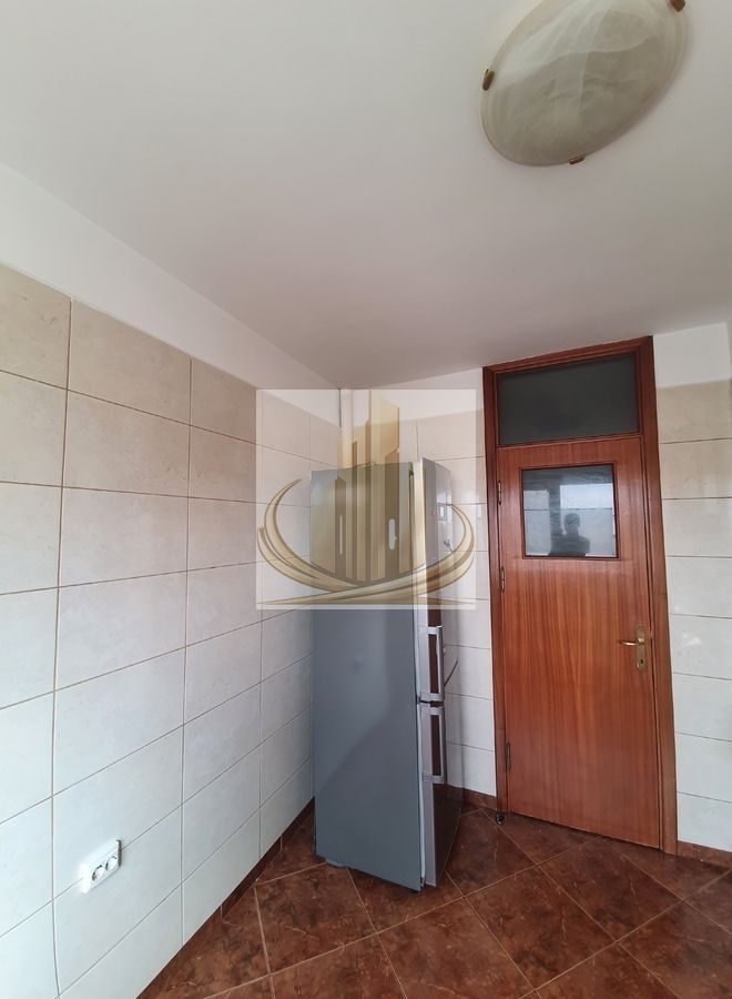 Apartament 2 camere semidecomandat cu parcare de resedinta - imaginea 9
