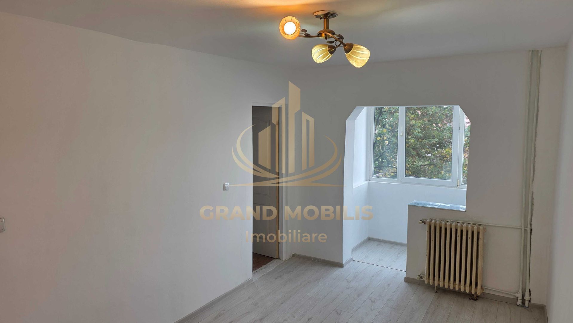 Garsonieră 22 mp + balcon 2,21 mp, etaj 2, Dâmbovița