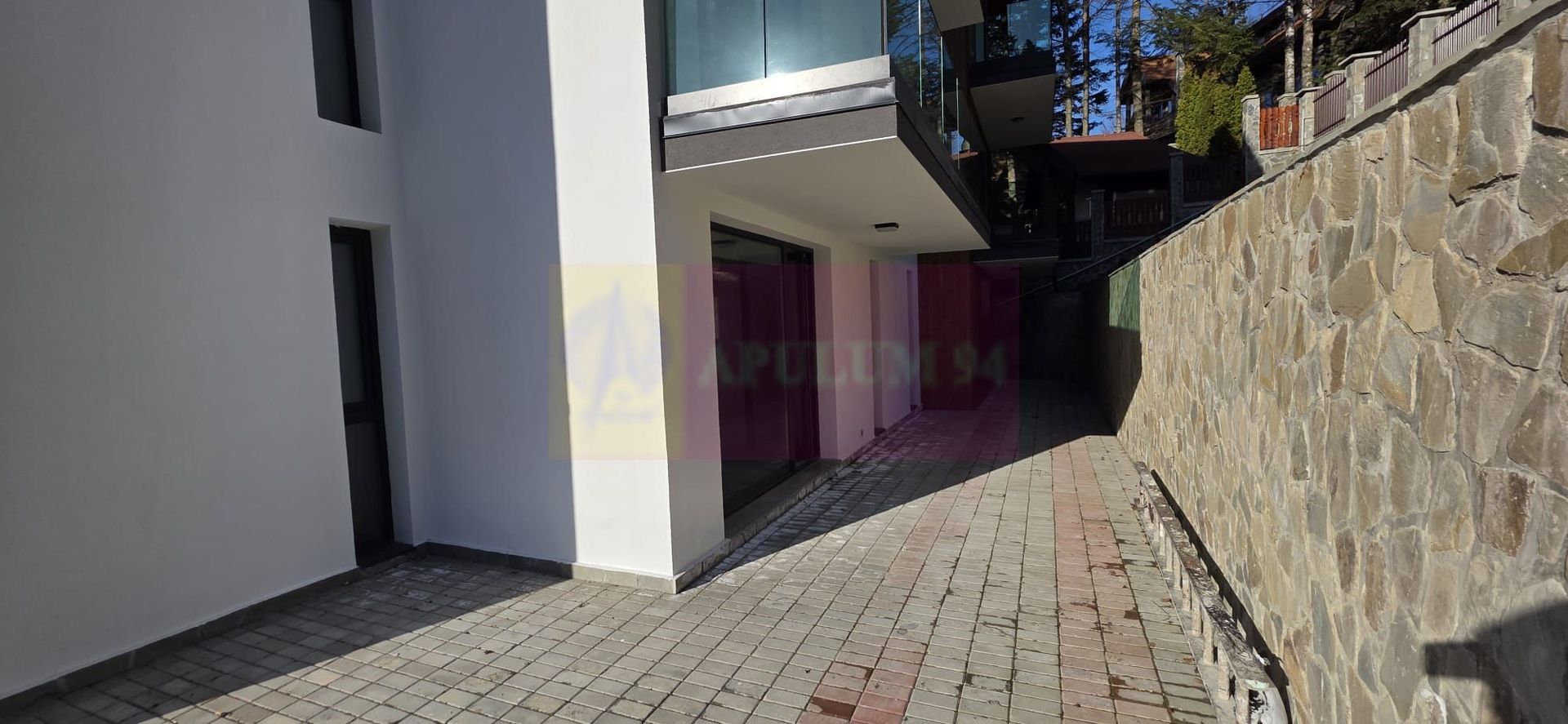Apartament 3 camere de vânzare la Sinaia