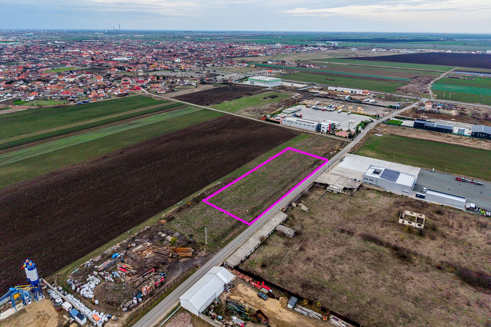 Imagine 3 - Teren cu acces DN7 și A1, ideal pentru dezvoltări industriale