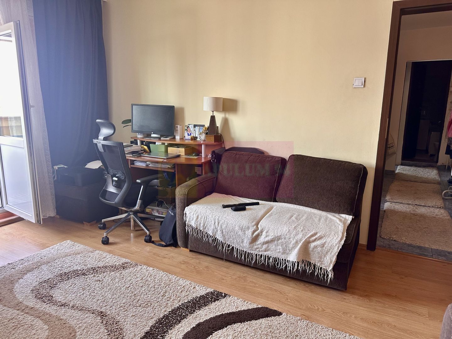 2 camere de vanzare Sebastian - Novaci