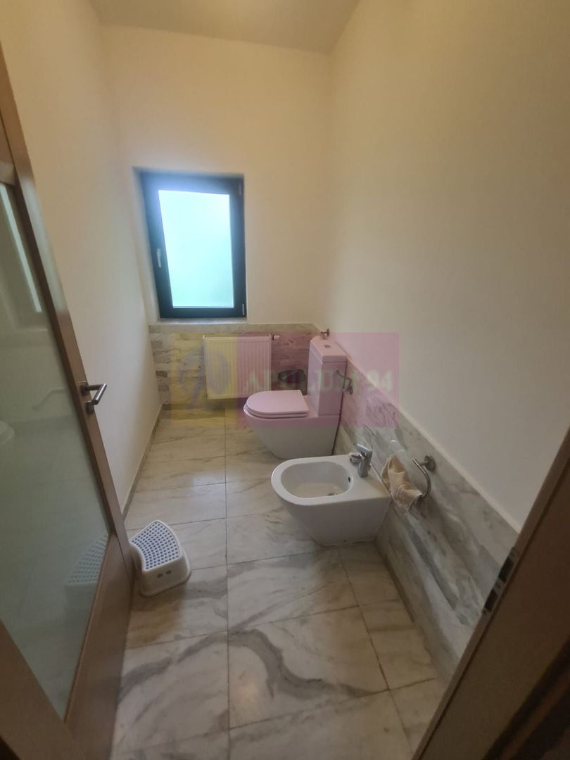 Vila de vanzare cu 6 camere in Cornu (teren 6.600 mp)