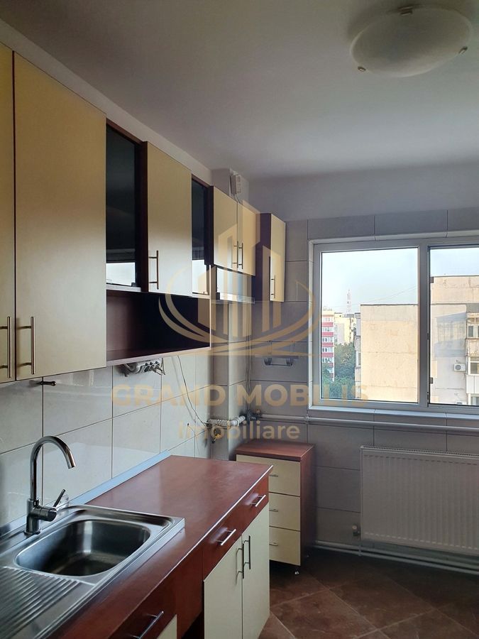 Apartament 2 camere semidecomandat cu parcare de resedinta - imaginea 7