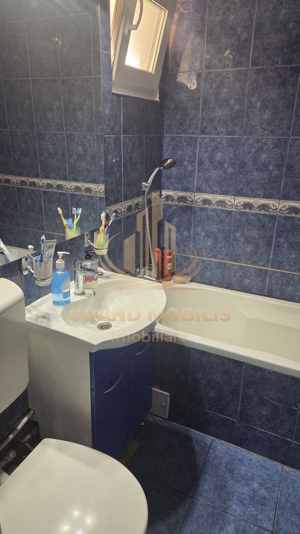 Vand Apartament două camere confort unu - imaginea 4