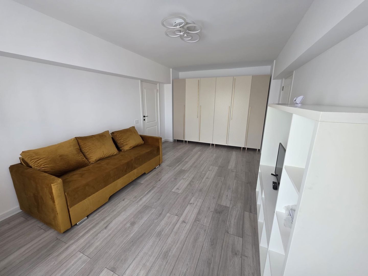 Apartament 3 camere de inchiriat