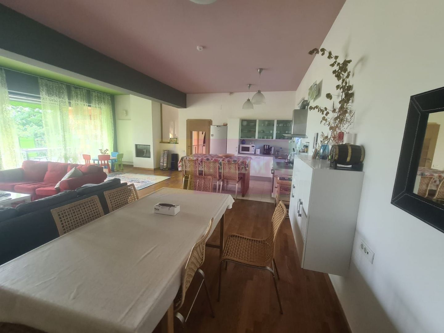 Vila de vanzare cu 6 camere in Cornu (teren 6.600 mp)