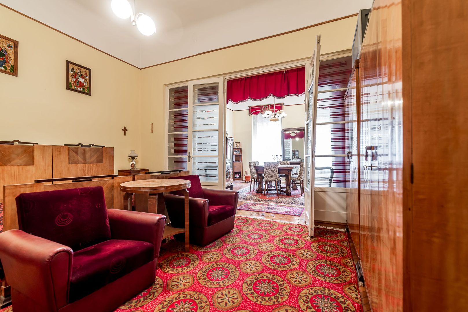 Imagine 2 - Apartament 3 camere, etaj 1, ultracentral (clădire cu 4 apartamente)