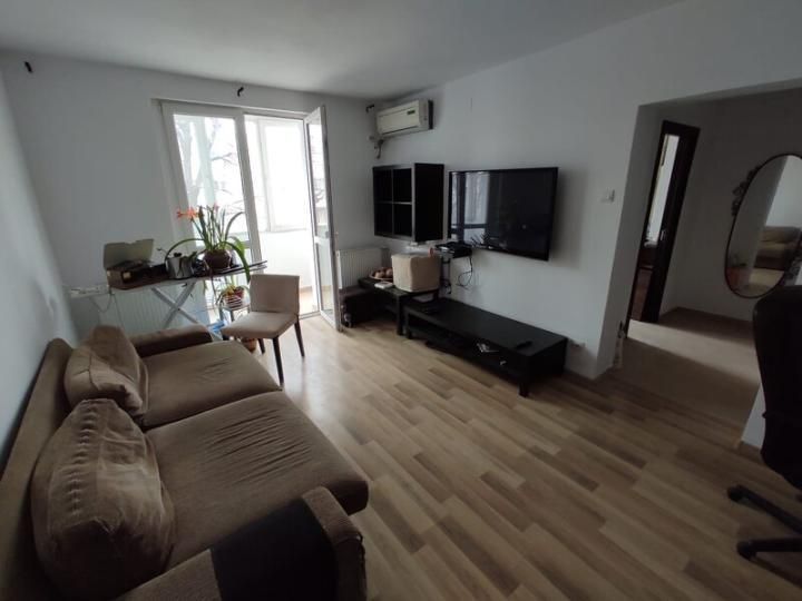 Vand apartament bun la 2 minute de metrou Costin Georgian!