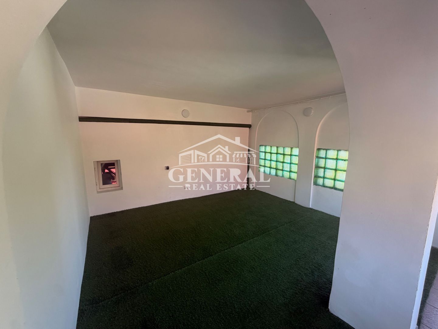 De vanzare ap. 4 camere 135m situat centrul orasului Baia Mare Renovat - imaginea 8