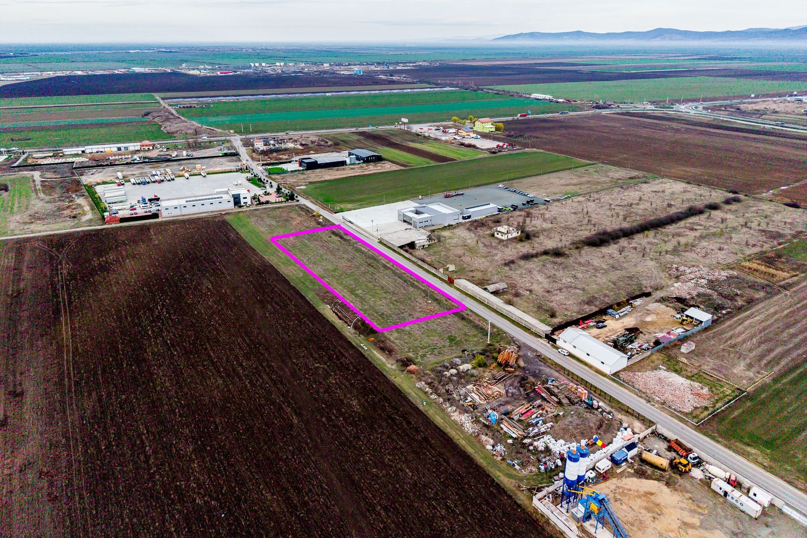 Imagine 6 - Teren cu acces DN7 și A1, ideal pentru dezvoltări industriale