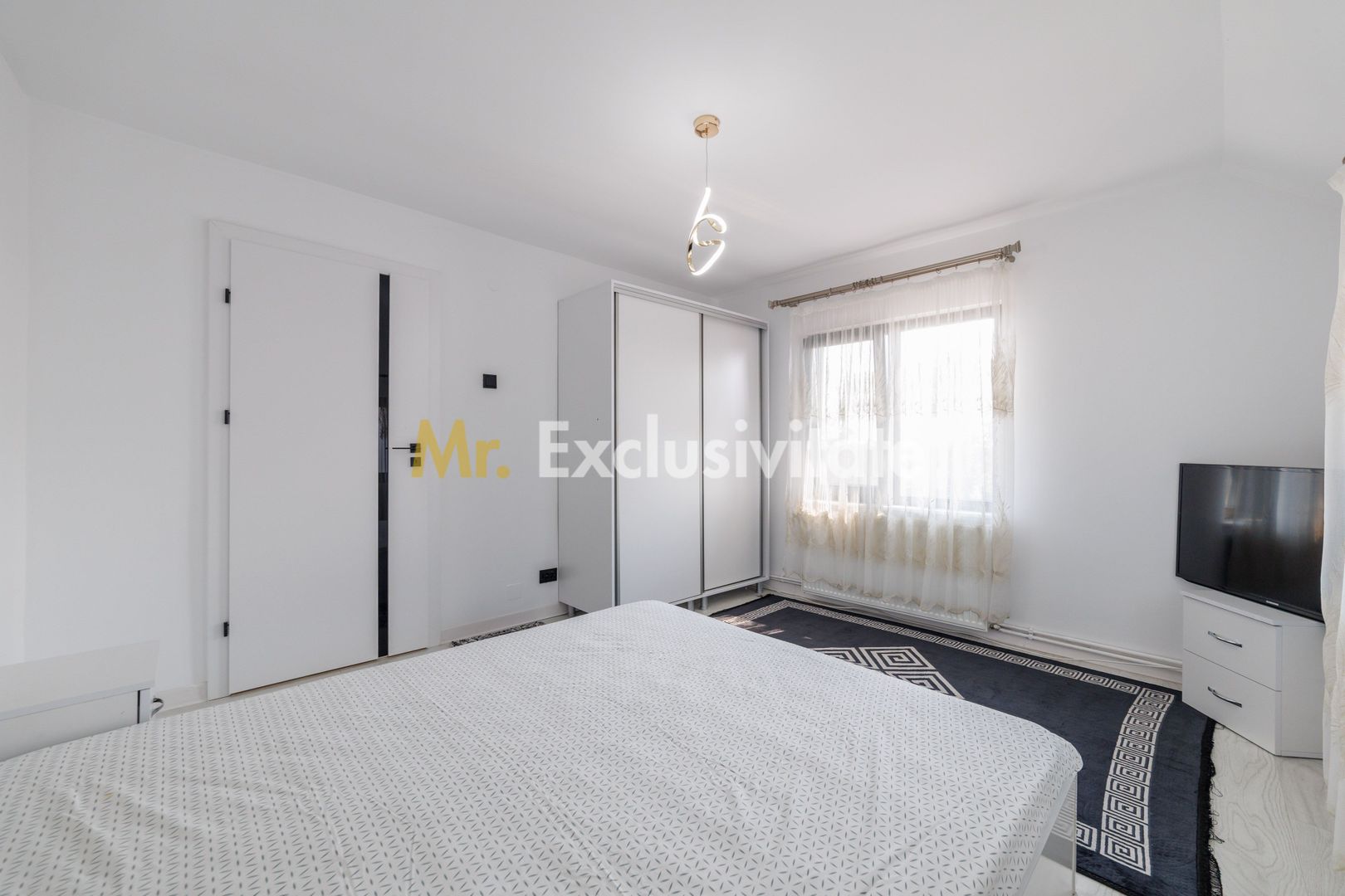 Proprietate cu 2 case si curte in Oarja, AG - imaginea 7
