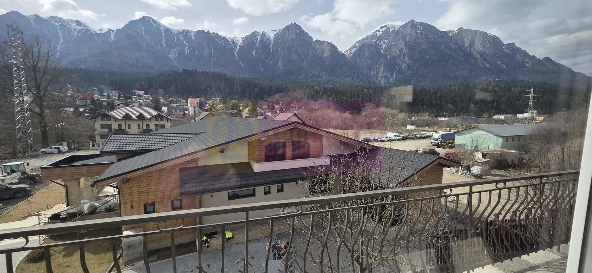Vila de vânzare cu 8 camere și garj in Busteni