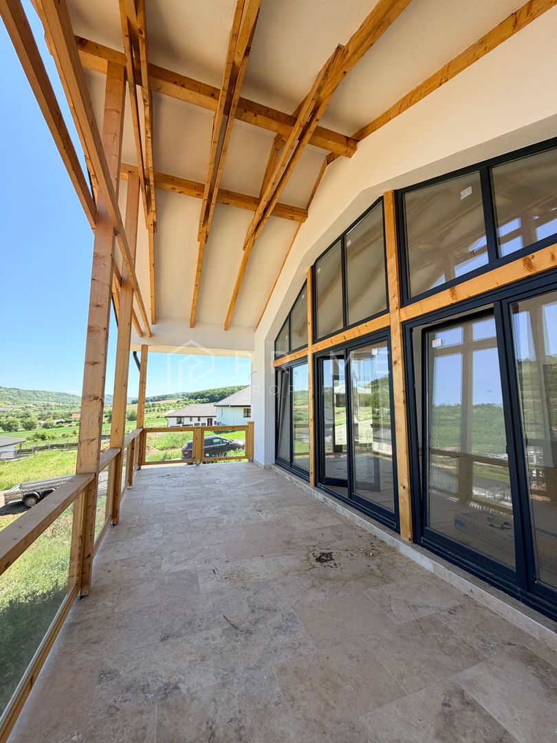 Vilă chalet modern cu perete panoramic de sticlă - Livezeni, Mureș - imaginea 4