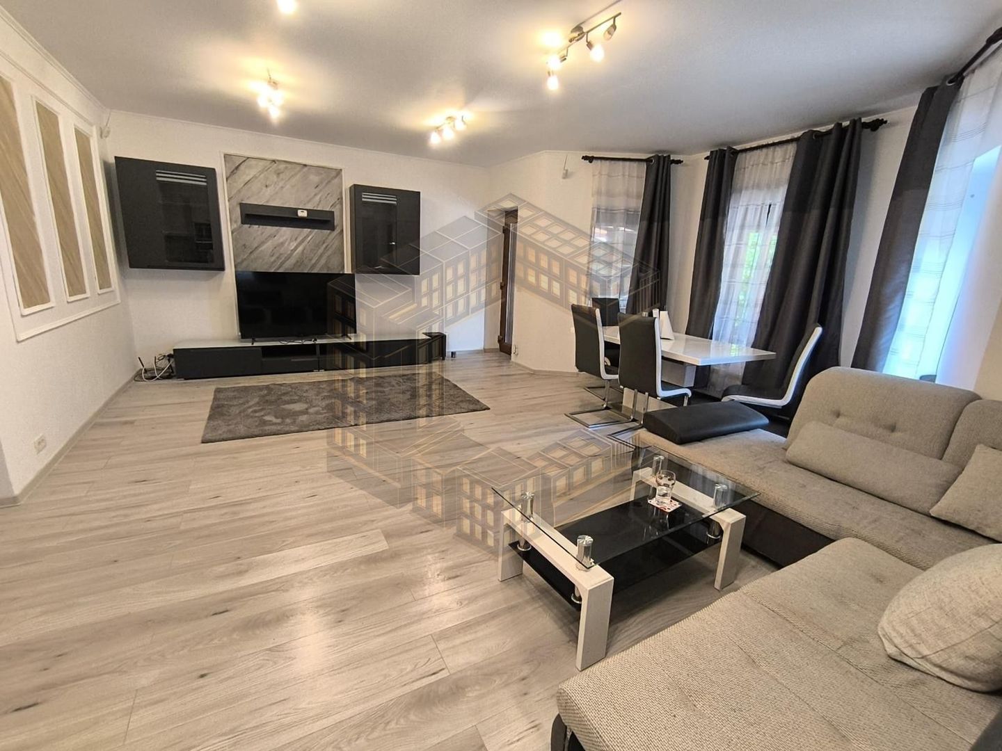 Duplex cu 5 camere și 3 bai, acces auto, Dumbrăvița