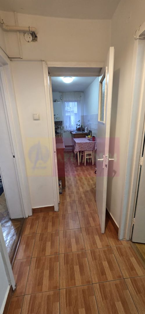 Apartament cu 3 camere de vanzare in Campina