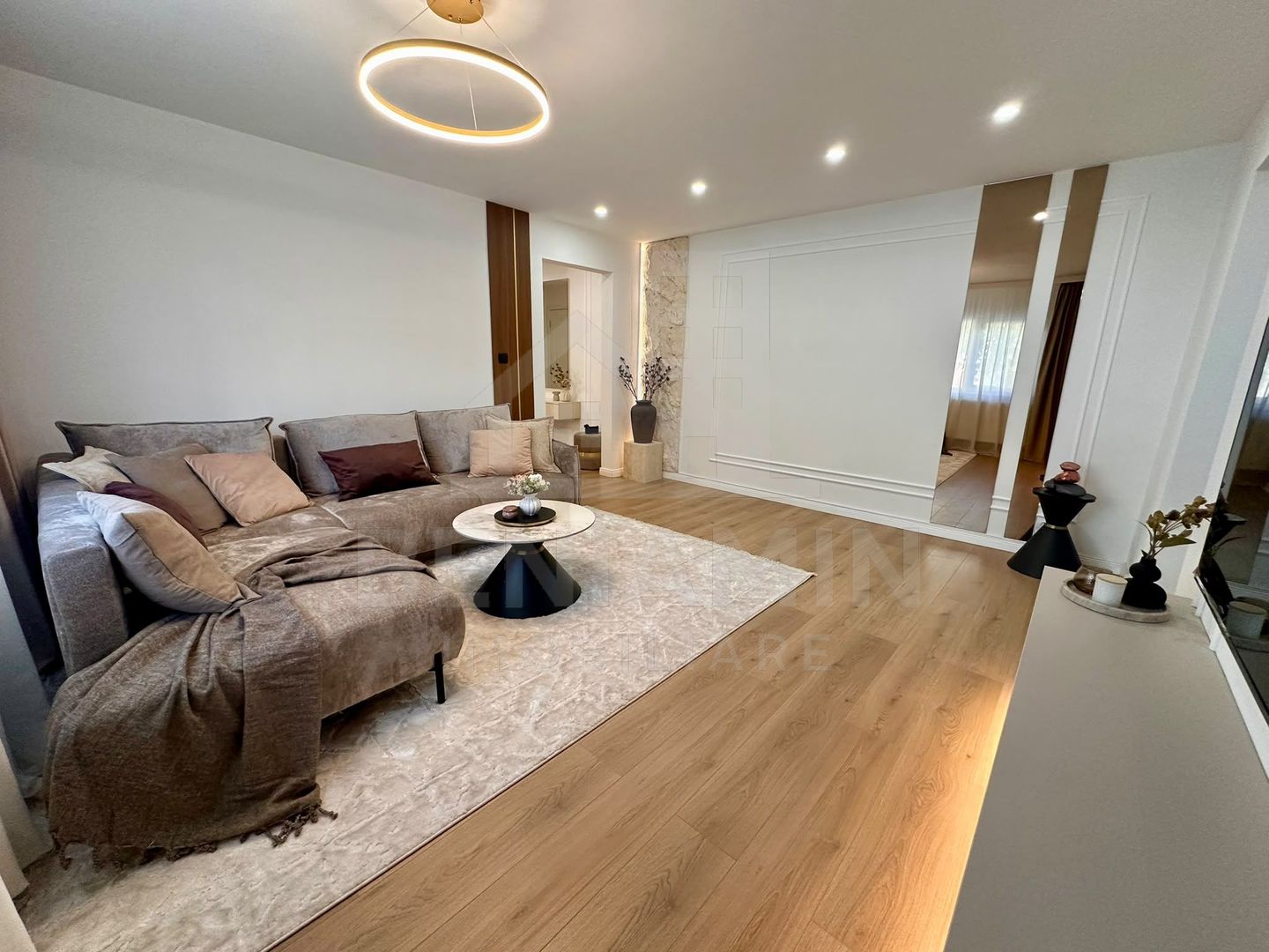 Apartament premium de vanzare 52mp Mobilat si Utilat Cartier Rovine - imaginea 2