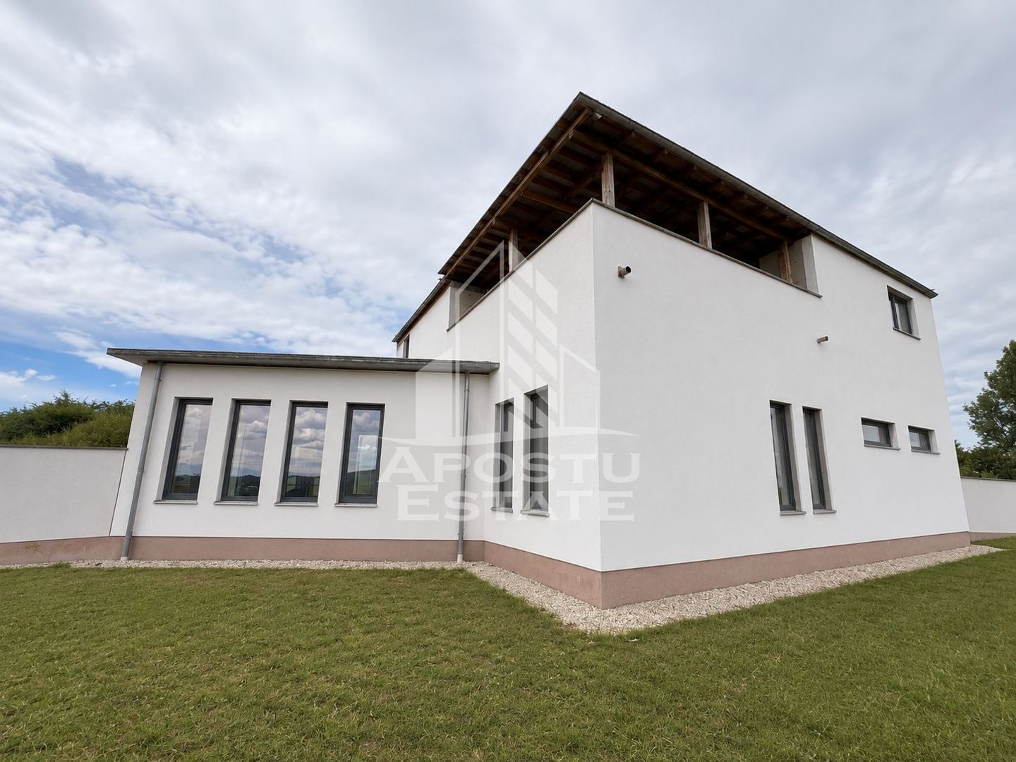 Vila deosebita cu piscina, familiala, investitie, business, Hunedoara