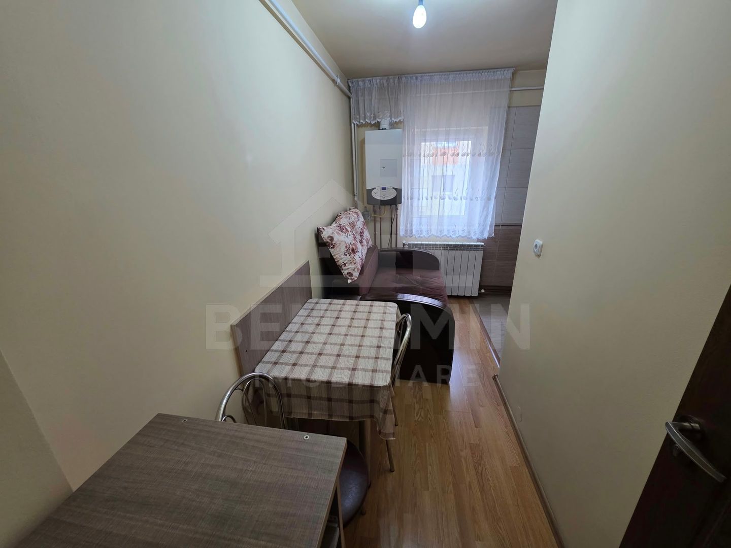 Garsoniera decomandata 38MP Etaj1 Craiovita-Noua - Centrala Proprie - imaginea 4