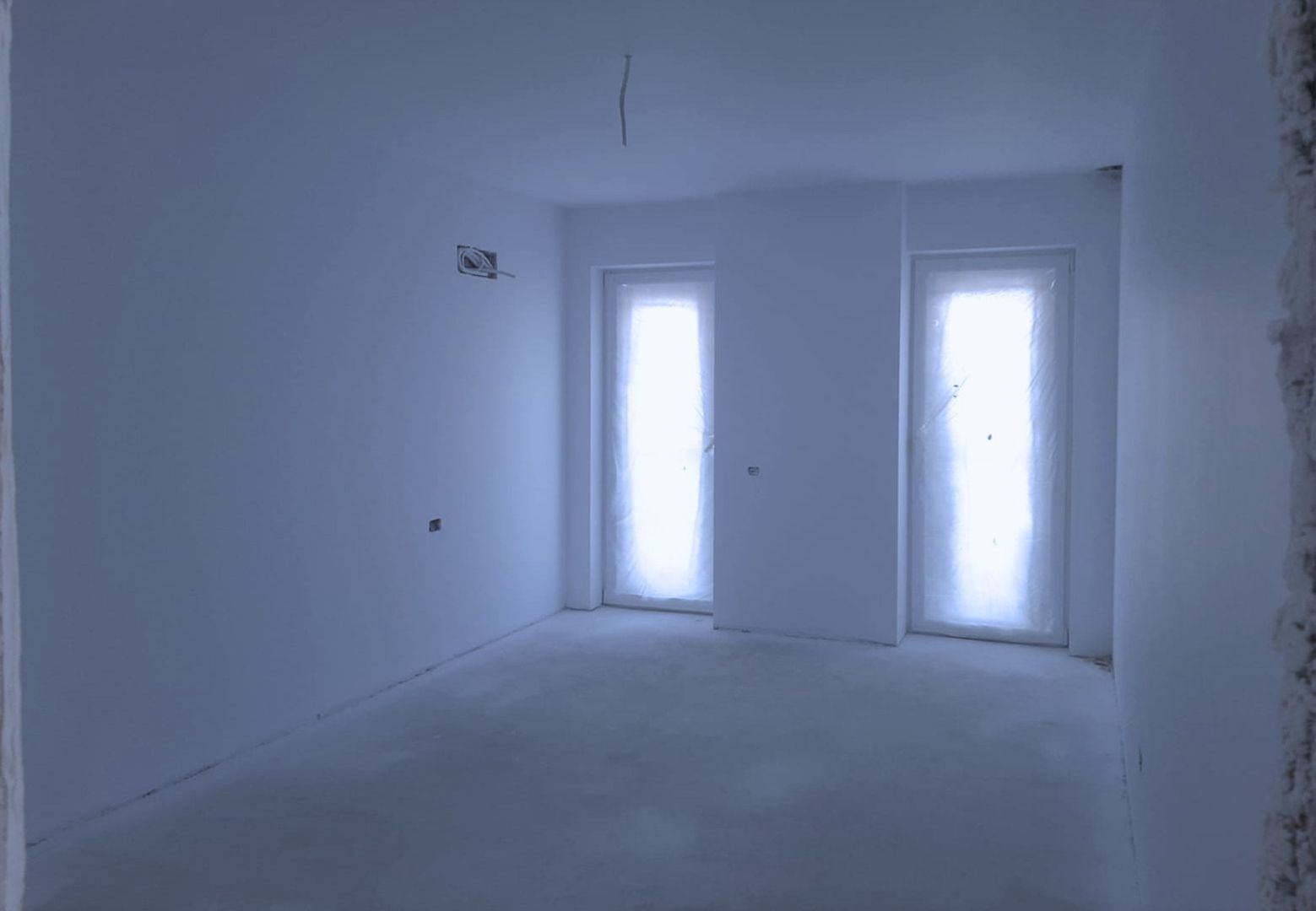 Apartament 3 camere 82 mp + 2 terase de 24 mp zona rezidentiala aerisita - imaginea 4