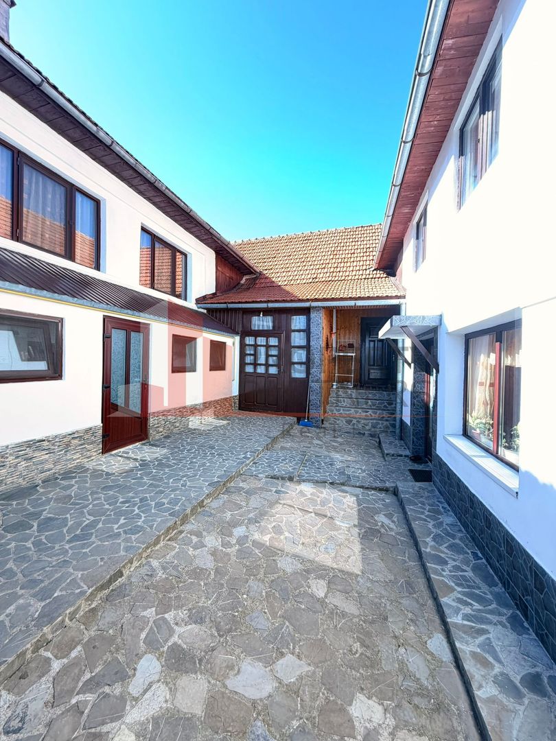Casă tradițională cu 1800 mp teren  în Sohodol, Bran | Priveliște superba - imaginea 6
