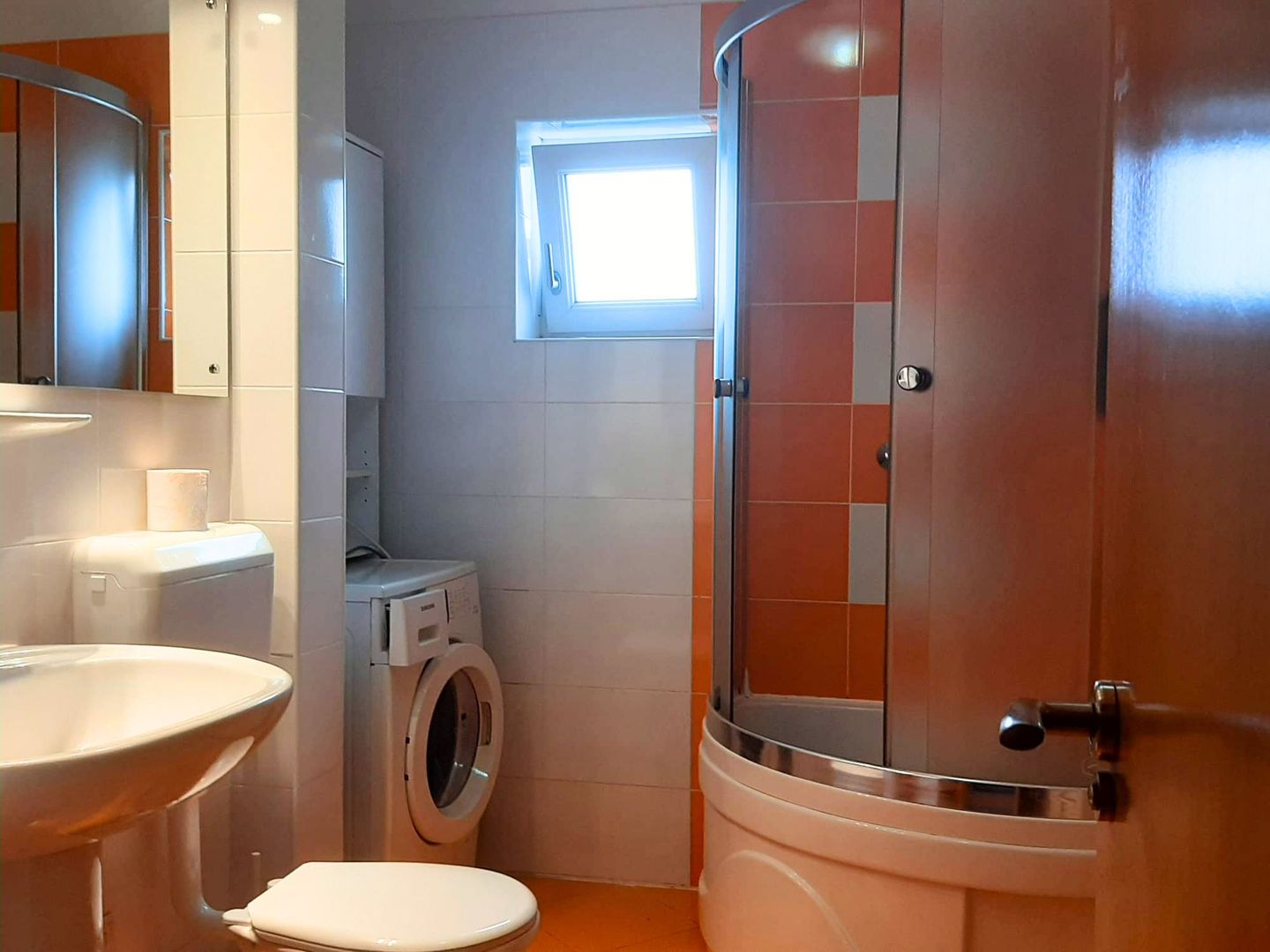 Apartament Renovat 2 Camere + Boxă 7 MP  Vedere Superbă spre Tâmpa - imaginea 11