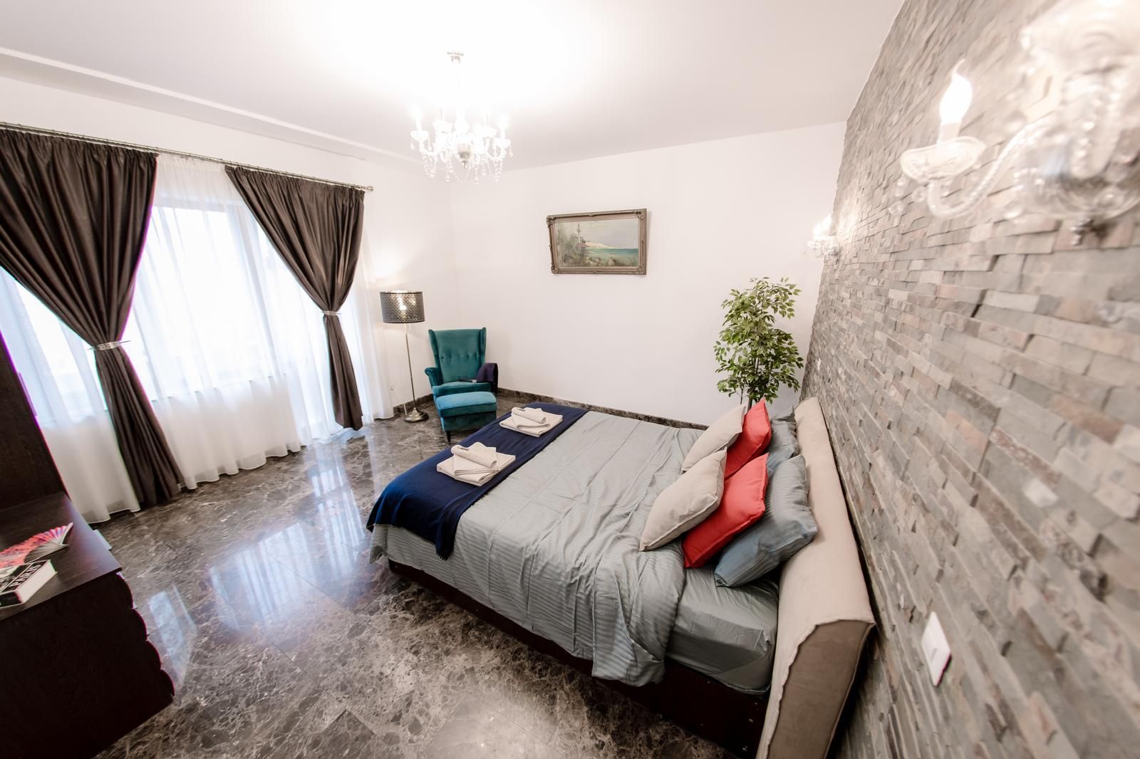 Universitate apartament 5 camere 220 mp de inchiriat - imaginea 5