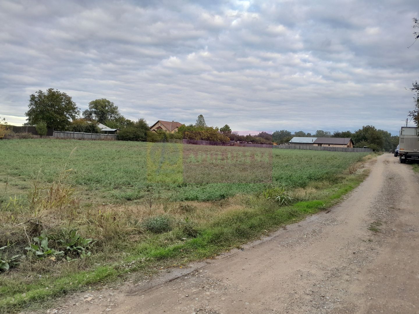DE VANZARE TEREN 2000 MP  -  COSERENI( il )