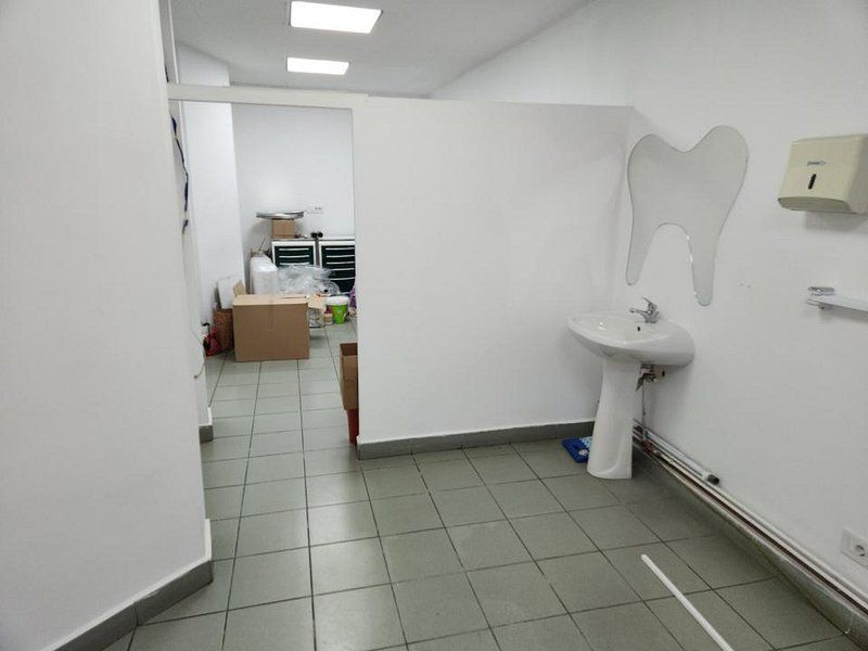 Stirbri Voda spatiu birou 82 mp