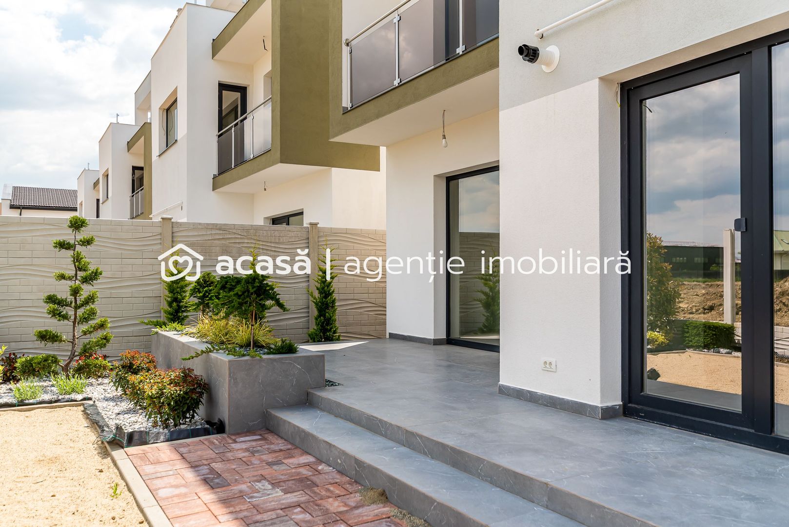 Imagine 2 - Casă nouă 2025 cu terasă rooftop – 5 camere, design modern, în Gai