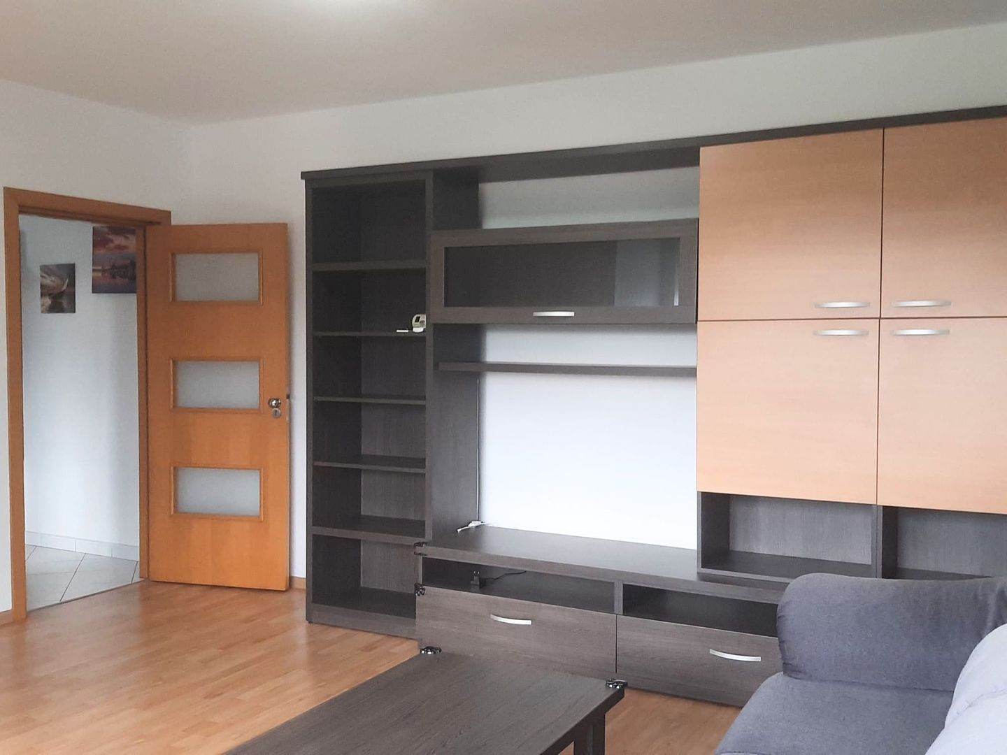 Apartament Renovat 2 Camere + Boxă 7 MP  Vedere Superbă spre Tâmpa - imaginea 4