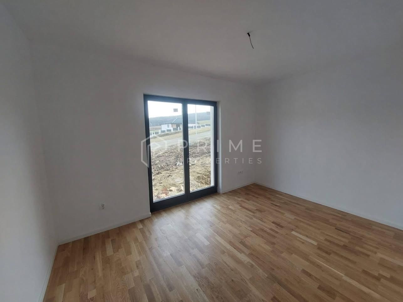 Vilă chalet modern cu perete panoramic de sticlă - Livezeni, Mureș - imaginea 8