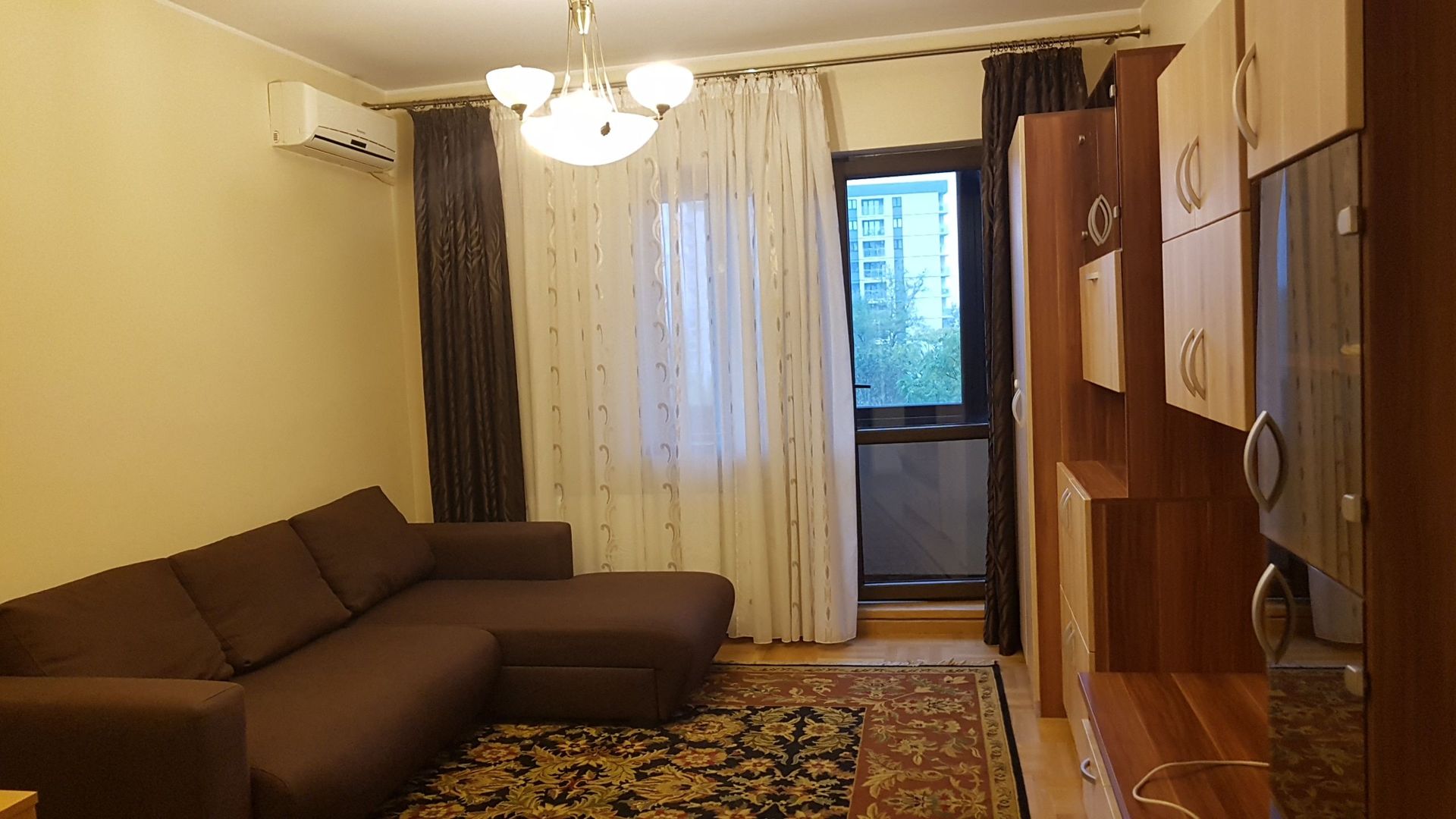 Nerva Traian, 2 camere, etaj 1din 8, stradal
