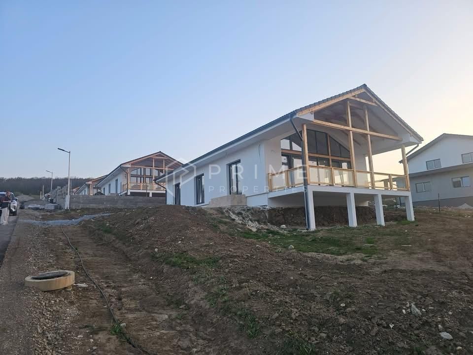Vilă chalet modern cu perete panoramic de sticlă - Livezeni, Mureș - imaginea 4