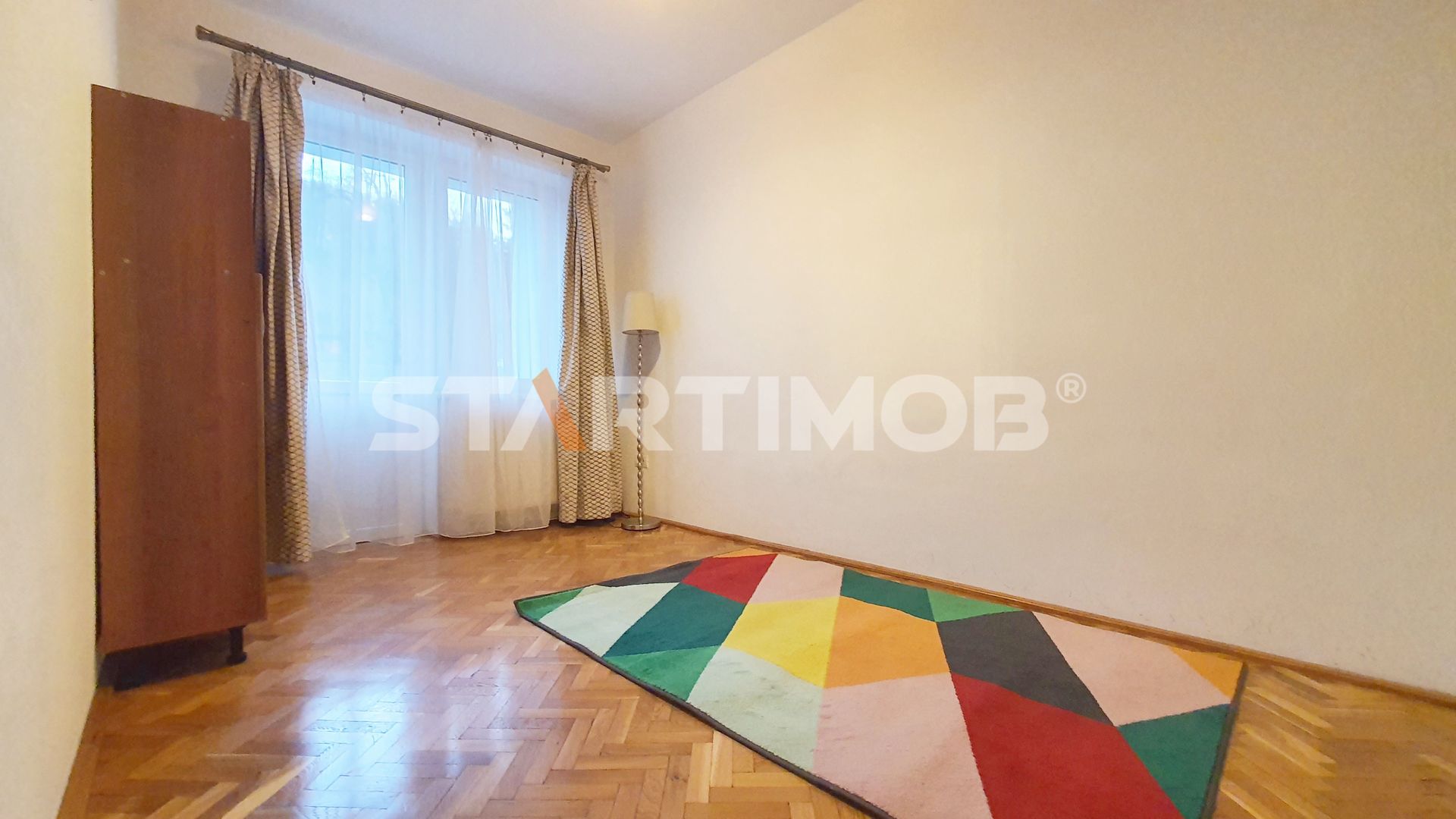 Apartament 3 camere cu parcare si boxa Central