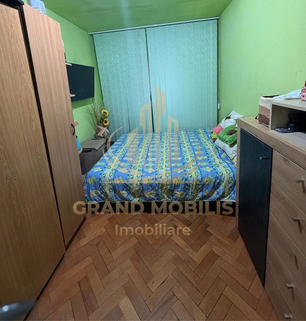 Apartament 3 camere, 50 mp utili + balcon 4 mp, etaj 3, Calea Șagului - imaginea 2