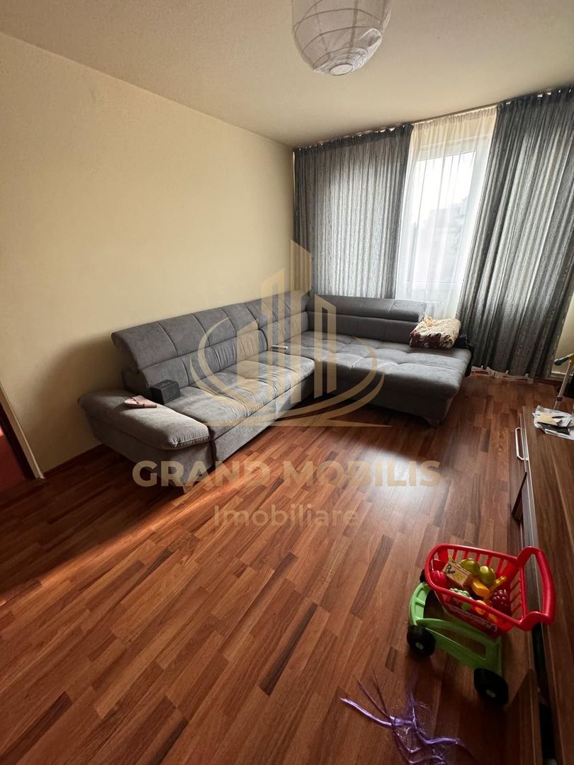 Apartament 3 camere 70 mp cu parcare